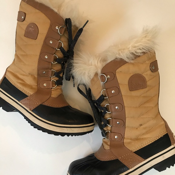 Sorel Joan Of Arcadia Winter Boots - Picture 2 of 13